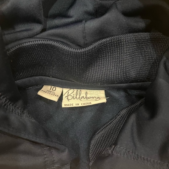 [10]Billabong Women’s Navy, Red, and White Hoodie - Picture 2 of 5